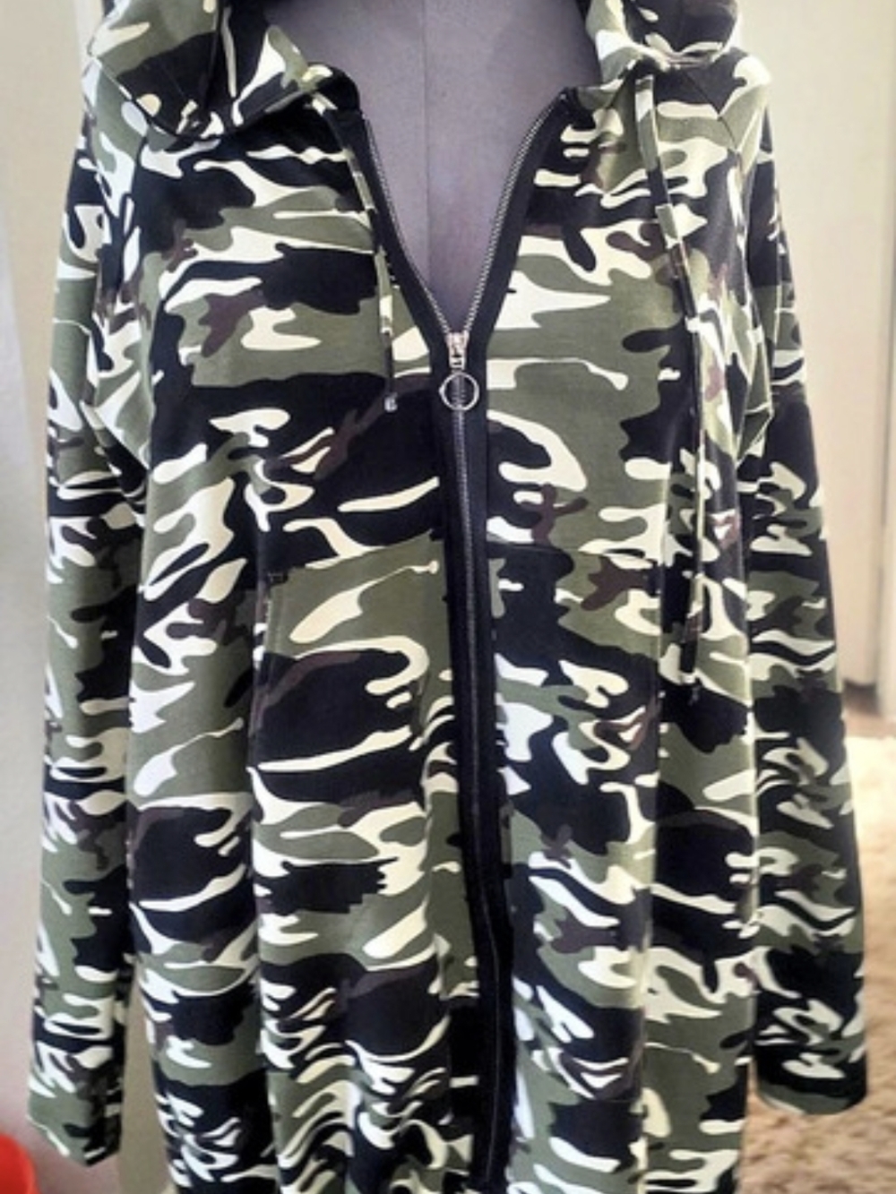 Elegant Unique Glamor Fashion Women's Camo Hooded Utility Jacket Like New